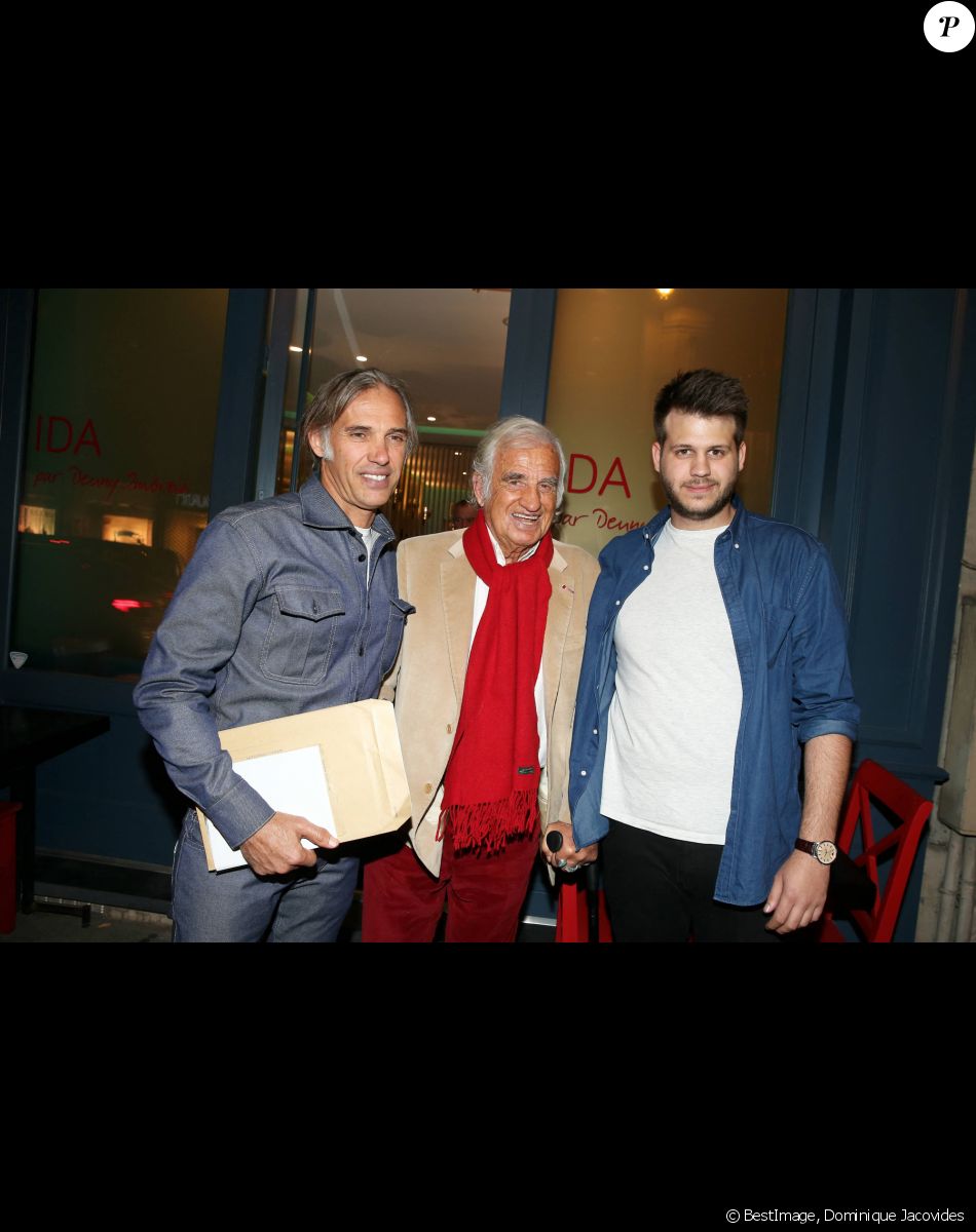 Paul Belmondo, Jean-Paul Belmondo, Alessandro Belmondo - A l'occasion du lancement de son nouveau livre "Mes recettes bonne humeur" (Editions du Cherche Midi), Luana Belmondo a réuni ses proches et amis épicuriens autour d'un Aperitivo concocté par le Chef Denny Imbroisi (Restaurant IDA) à Paris, le 13 Octobre 2016. © Dominique Jacovides/Bestimage At the launch of her new book "Mes recettes bonne humeur", Luana Belmondo gathered her family and friends in Paris, France on October 13, 2016.