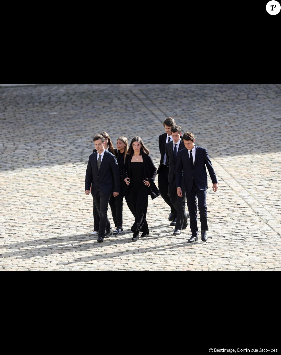 Stella Belmondo, Victor Belmondo, Giacomo Belmondo, Alessandro Belmondo, Annabelle Belmondo et guest lors de la cérémonie d'hommage national à Jean-Paul Belmondo à l'Hôtel des Invalides à Paris, France, le 9 septembre 2021. © Dominique Jacovides/Bestimage