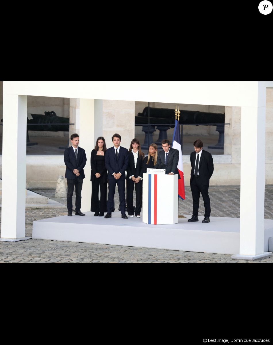 Stella Belmondo, Victor Belmondo, Giacomo Belmondo, Alessandro Belmondo, Annabelle Belmondo et guest lors de la cérémonie d'hommage national à Jean-Paul Belmondo à l'Hôtel des Invalides à Paris, France, le 9 septembre 2021. © Dominique Jacovides/Bestimage
