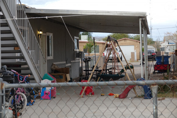 Exclusif - Affaire Alec Baldwin - La maison de l'armurier en chef du plateau de tournage de "Rust", Hannah Gutierrez-Reed à Bullhead City en Arizona le 26 octobre 2021. 