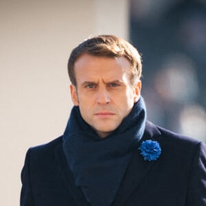 Emmanuel Macron, président de la République française lors d'une cérémonie à l'Arc de Triomphe et sur la Tombe du Soldat inconnu, dans le cadre des commémorations marquant le 103ème anniversaire de l'armistice du 11 novembre 1918, mettant fin à la Première Guerre mondiale (WWI) à l'Arc de Triomphe à Paris, France, le 11 novembre 2021.