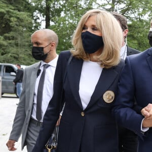 Le Président de la République Emmanuel Macron et sa femme la Première Dame Brigitte Macron sont allés voter pour le premier tour des élections régionales et départementales 2021 à la mairie du Touquet, France, le 20 juin 2021. © Stéphane Lemouton/Bestimage