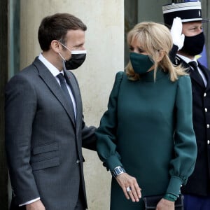 Le président de la République française, Emmanuel Macron et sa femme le Première dame, Brigitte Macron reçoivent le président de la Nation argentine, et sa compagne, pour un déjeuner de travail au palais de l'Elysée à Paris, France, le 12 mai 2021. © Stéphane Lemouton/Bestimage