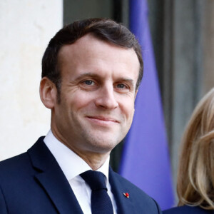 Le président Emmanuel Macron, la première dame Brigitte Macron - Le président de la République et sa femme accueillent le président du conseil européen et le premier ministre du Luxembourg au palais de l'Elysée à Paris