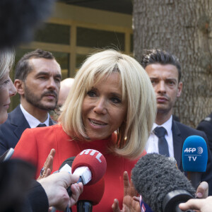 Brigitte Macron lors de l'inauguration de la maison de répit à Tassin-la-Demi-Lune dans la Métropole de Lyon le 18 juin 2019. © Sandrine Thesillat / Panoramic / Bestimage