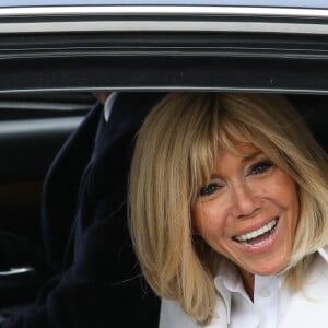 Le président de la république, Emmanuel Macron et la première dame Brigitte Macron votent pour les élections européennes au Touquet, le 26 mai 2019. © Stéphane Lemouton / Bestimage