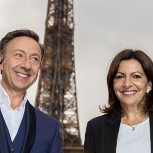 Stéphane Bern et Anne Hidalgo (maire de Paris) lors de l'évènement "Le Concert de Paris" depuis le Champ-de-Mars à l'occasion de la Fête Nationale du 14 Juillet 2021. Paris, le 14 juillet 2021. © Perusseau-Veeren/Bestimage