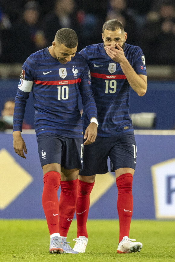 Kylian Mbappé et Karim Benzema lors du match de football de qualification pour la Coupe du monde 2022 entre la France et le Kazakhstan au stade Parc des Princes à Paris, France, le 13 novembre 2021. La France a gagné 8-0. © Cyril Moreau/Bestimage 