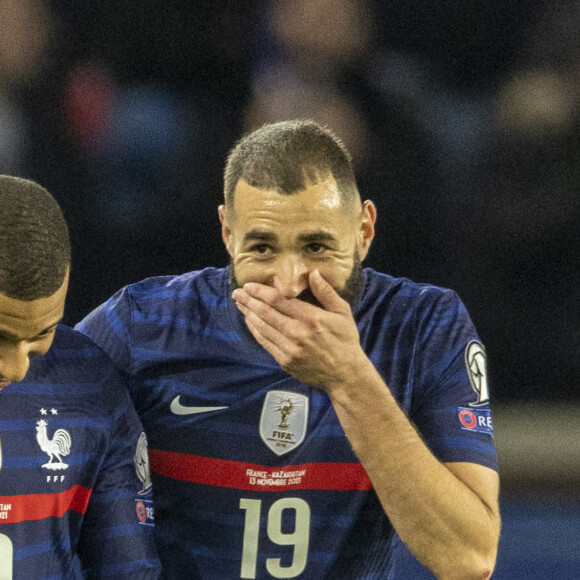 Kylian Mbappé et Karim Benzema lors du match de football de qualification pour la Coupe du monde 2022 entre la France et le Kazakhstan au stade Parc des Princes à Paris, France, le 13 novembre 2021. La France a gagné 8-0. © Cyril Moreau/Bestimage 