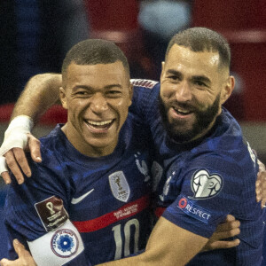 Kylian Mbappé et Karim Benzema lors du match de football de qualification pour la Coupe du monde 2022 entre la France et le Kazakhstan au stade Parc des Princes à Paris, France © Cyril Moreau/Bestimage