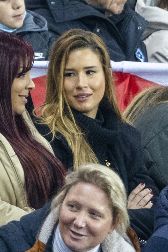 Chloé de Launay dans les tribunes lors du match de football de qualification pour la Coupe du monde 2022 entre la France et le Kazakhstan au stade Parc des Princes à Paris, France, le 13 novembre 2021. La France a gagné 8-0. © Cyril Moreau/Bestimage 