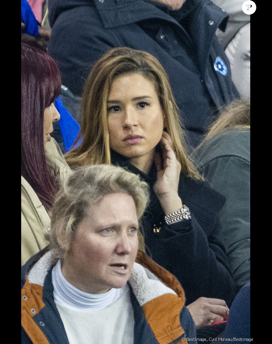 Chloé de Launay (compagne de K.Benzema) dans les tribunes lors du match de football de qualification pour la Coupe du monde 2022 entre la France et le Kazakhstan au stade Parc des Princes à Paris, France, le 13 novembre 2021. La France a gagné 8-0. © Cyril Moreau/Bestimage