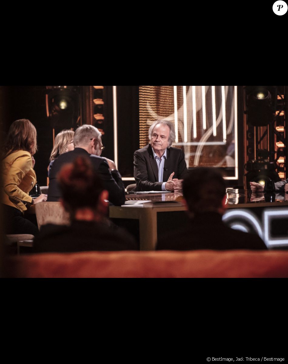 Exclusif - Franz-Olivier Giesbert - Sur le plateau de l'émission On Est En Direct (OEED) du samedi 13/11/2021, présentée par L.Salamé et L.Ruquier - Paris 13/11/2021 - © Jack Tribeca / Bestimage