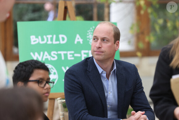 Le prince William, duc de Cambridge lors d'une visite de l'école Heathlands, lors d'une visite aux jardins botaniques royaux de Kew pour l'événement "Generation Earthshot" à Londres, le 13 octobre 2021. 