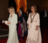 Camilla Parker Bowles, duchesse de Cornouailles, Le prince Charles, prince de Galles, le roi Abdallah II, la reine Rania de Jordanie assistent à un dîner au palais Al Husseiniya à Amman en Jordanie le 16 novembre 2021.
