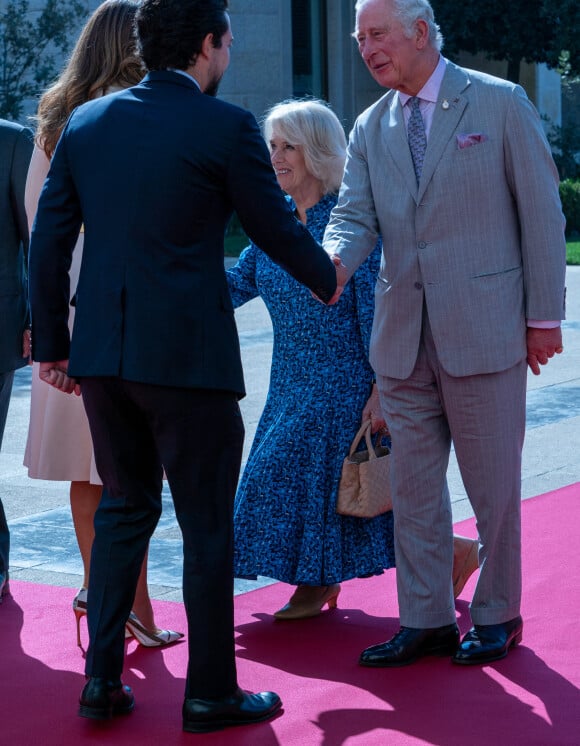 Le prince Charles, Camilla Parker Bowles, duchesse de Cornouailles, le prince Hussein et la reine Rania de Jordanie - Le prince de Galles et sa femme la duchesse de Cornouailles sont reçus au palais Al Husseiniya à Amman par le roi et la reine de Jordanie, à l'occasion de leur visite officielle en Jordanie. Le 16 novembre 2021