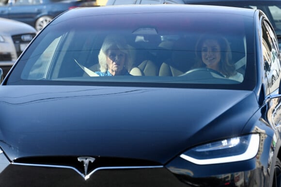 La reine Rania de Jordanie et Camilla Parker Bowles, duchesse de Cornouailles, en visite au centre "Queen Rania Family and Children" à Amman. Le 16 novembre 2021