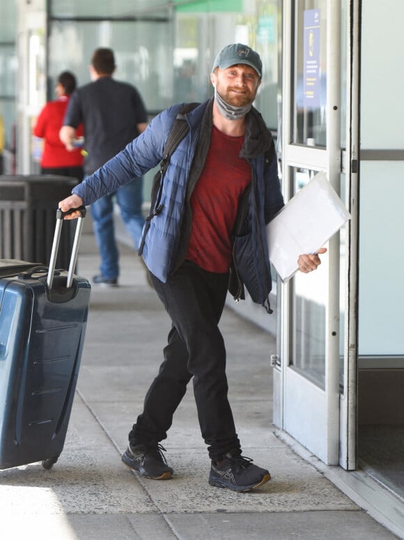 Exclusif - Daniel Radcliffe arrive à l'aéroport JFK à New York le 14 octobre 2021.