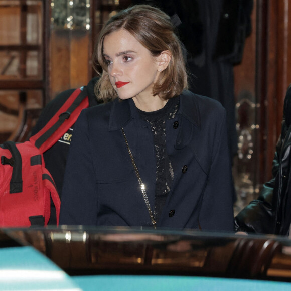 Emma Watson à la sortie de l'enregistrement de l'émission "An Audience with Adele" au London Palladium à Londres, le 6 novembre 2021.