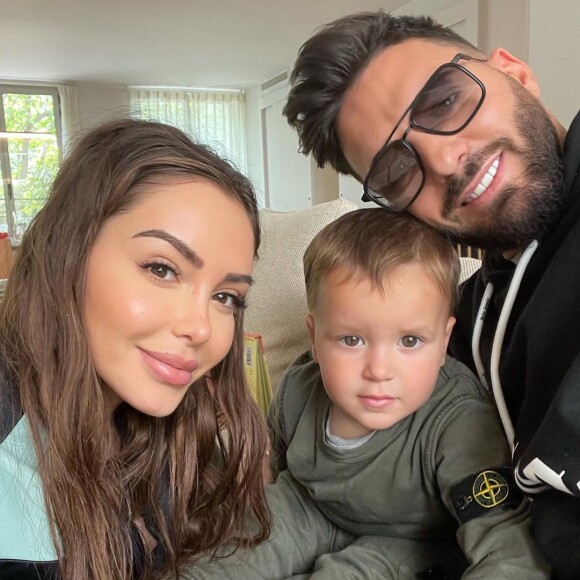 Nabilla, mariée à son amoureux Thomas Vergara et maman d'un adorable petit garçon prénommé Milann.