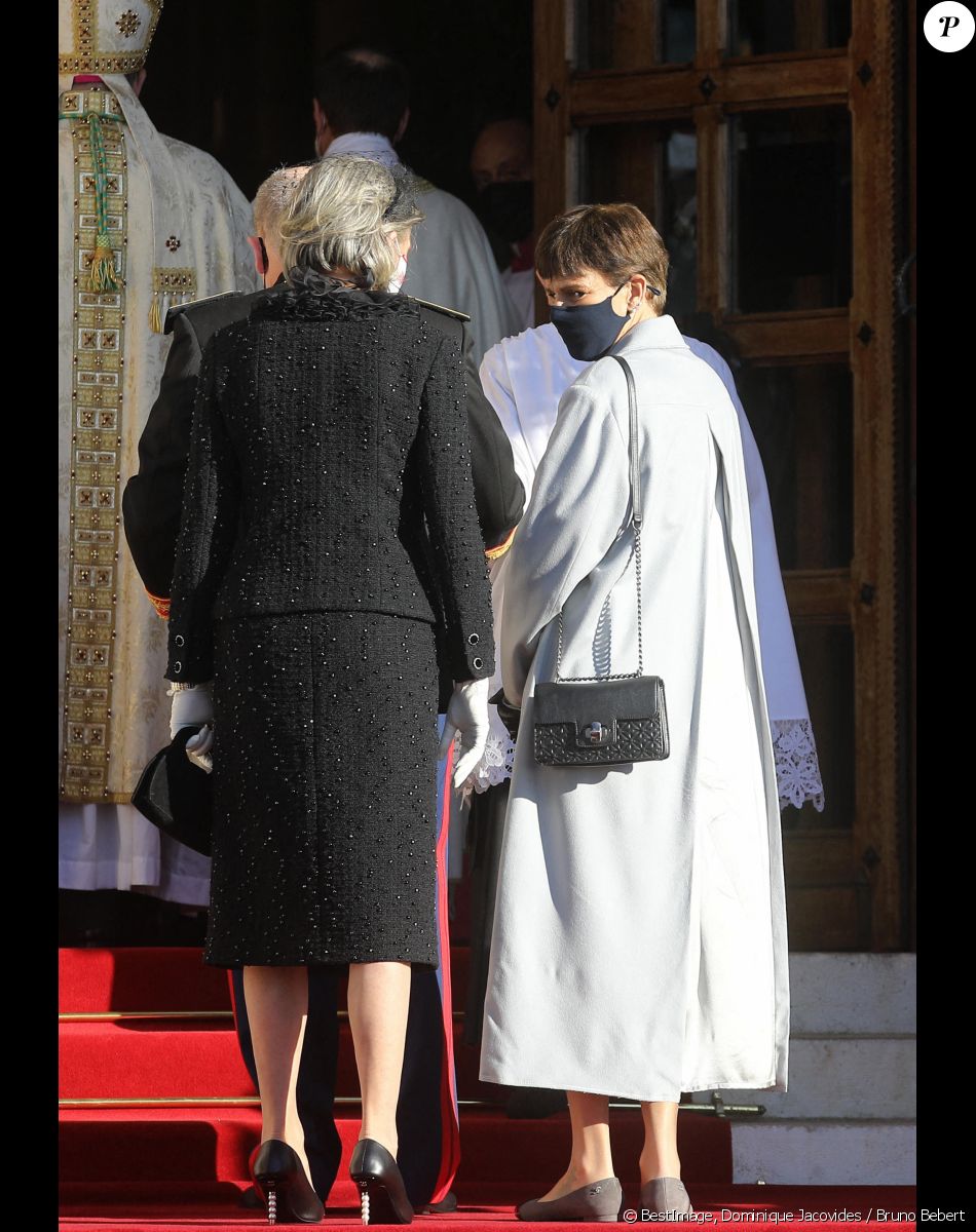 La princesse Caroline de Hanovre, la princesse Stéphanie de Monaco - Arrivées en la cathédrale de Monaco pour la messe d'action de grace avec Te Deum lors de la la fête nationale de Monaco le 19 novembre 2021. © Dominique Jacovides / Bruno Bebert / Bestimage