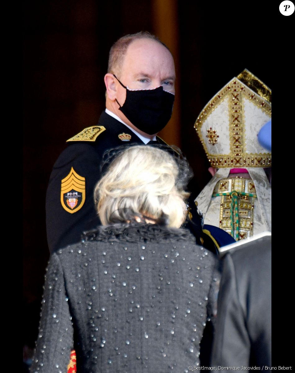 Le prince Albert II de Monaco, La princesse Caroline de Hanovre - Arrivées en la cathédrale de Monaco pour la messe d'action de grace avec Te Deum lors de la la fête nationale de Monaco le 19 novembre 2021. © Bruno Bebert / Dominique Jacovides / Bestimage