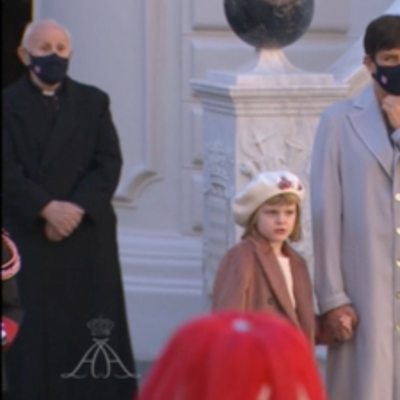 La princesse Stéphanie de Monaco et sa nièce la princesse Gabriella lors de la Fête nationale de Monaco, au palais princier, le 19 novembre 2021.