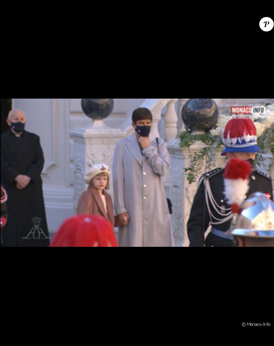 La princesse Stéphanie de Monaco et sa nièce la princesse Gabriella lors de la Fête nationale de Monaco, au palais princier, le 19 novembre 2021.