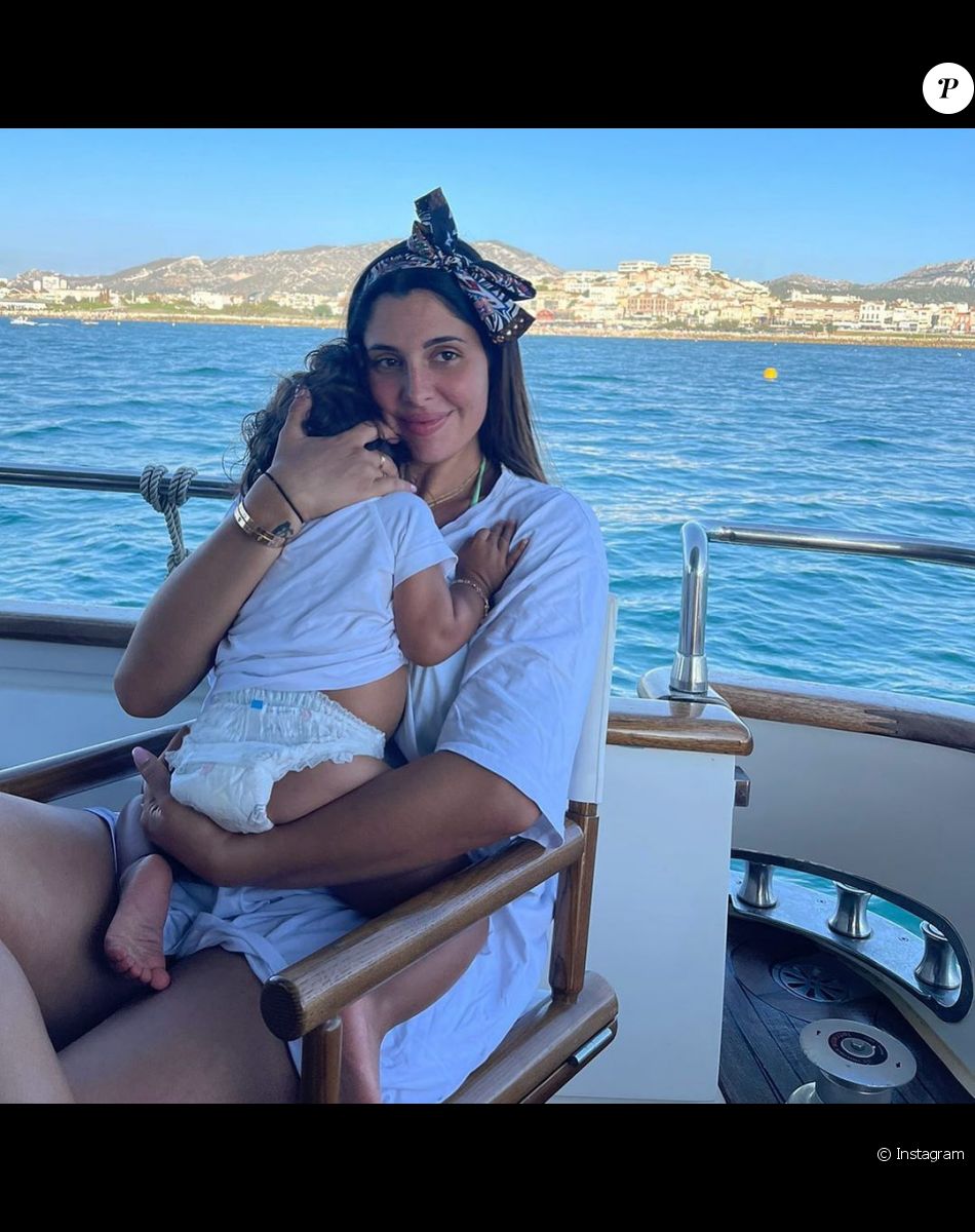 Coralie Porrovechio, ex-candidate de télé-réalité vue dans "Secret Story", est désormais heureuse avec son compagnon Boubacar Kamara qui est également le père de son fils Leeroy et de leur futur bébé.