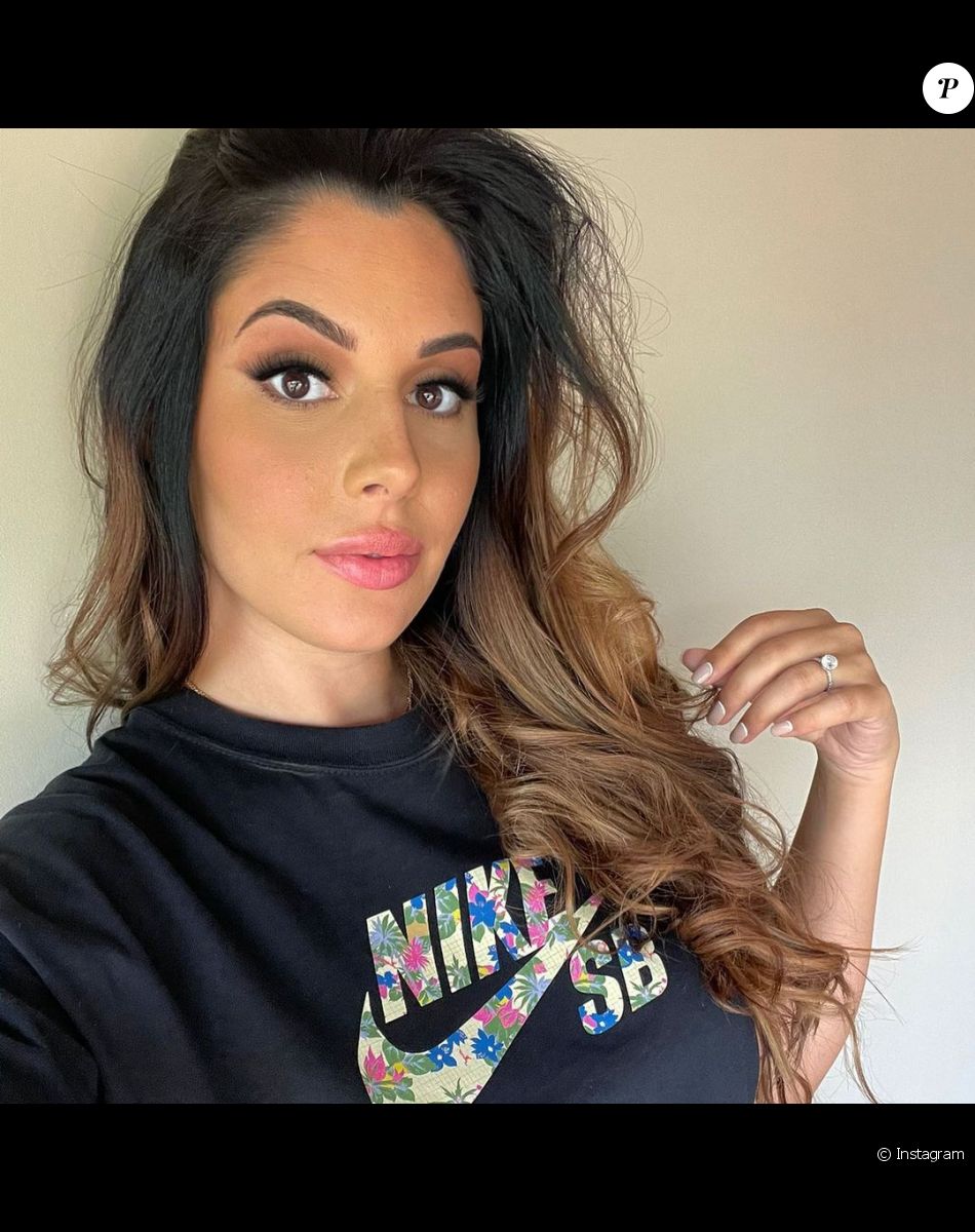 Coralie Porrovechio, ex-candidate de télé-réalité vue dans "Secret Story", est désormais heureuse avec son compagnon Boubacar Kamara qui est également le père de son fils Leeroy et de leur futur bébé.