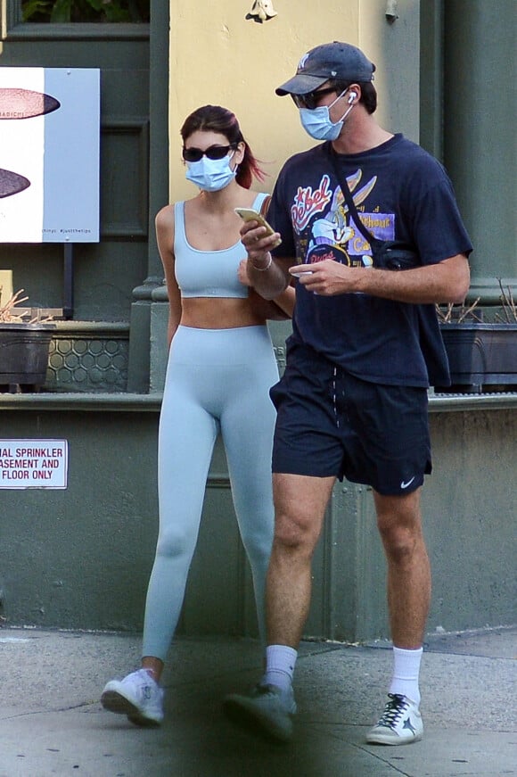 Exclusif - Kaia Gerber et son nouveau compagnon Jacob Eldori à la sortie de leur cours de gym à New York pendant l'épidémie de coronavirus (Covid-19). Le 13 septembre 2020