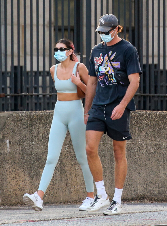 Exclusif - Kaia Gerber et son nouveau compagnon Jacob Eldori à la sortie de leur cours de gym à New York pendant l'épidémie de coronavirus (Covid-19).