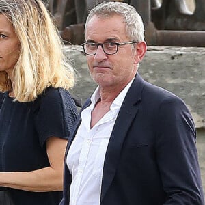 Exclusif - Christophe Dechavanne et sa compagne Elena Foïs - People arrive à la cérémonie d'hommage national à Jean-Paul Belmondo à l'Hôtel des Invalides à Paris le 9 septembre 2021 © Panoramic / Bestimage