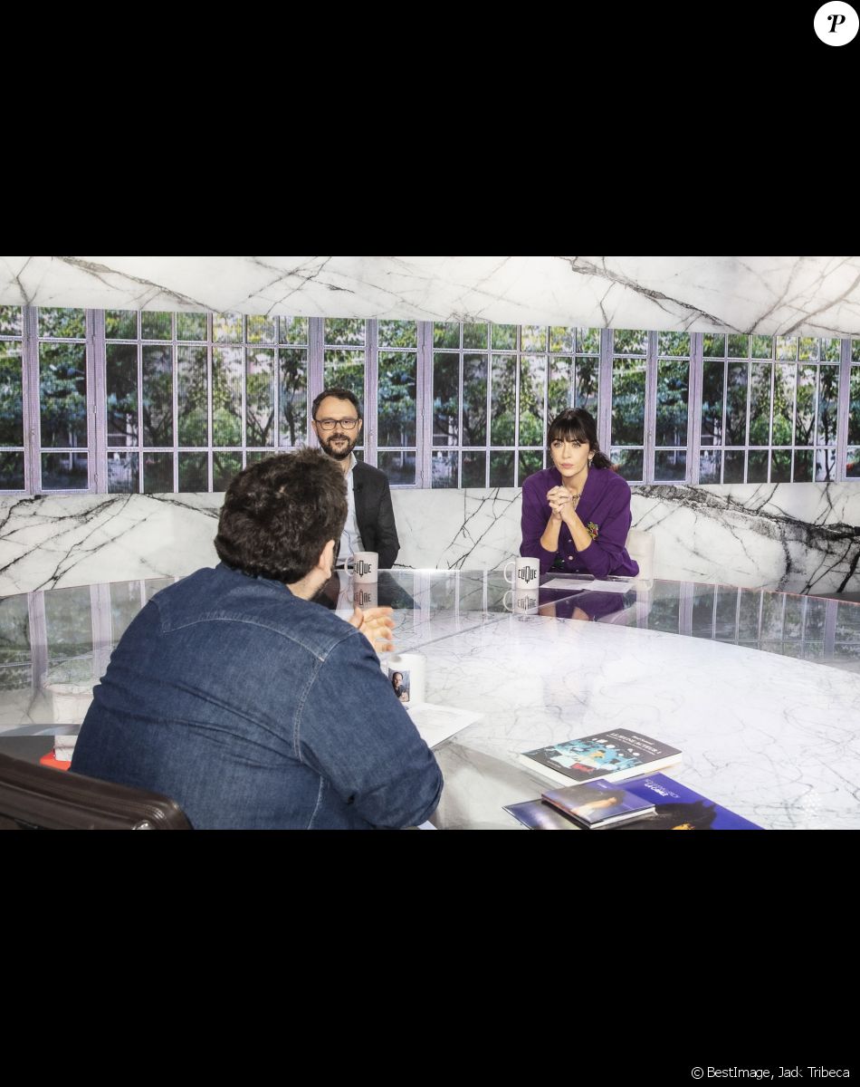 Riad Sattouf, Nolwenn Leroy - Enregistrement de l'émission "Clique" à Paris. Le 10 novembre 2021. © Jack Tribeca / Bestimage