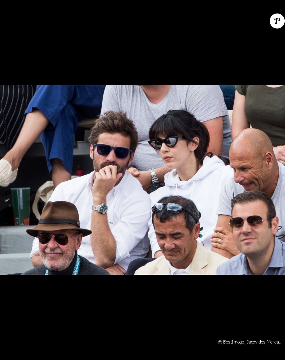 Arnaud Clément et sa compagne Nolwenn Leroy dans les tribunes de Roland-Garros à Paris. Le 9 juin 2019. © Jacovides-Moreau/Bestimage
