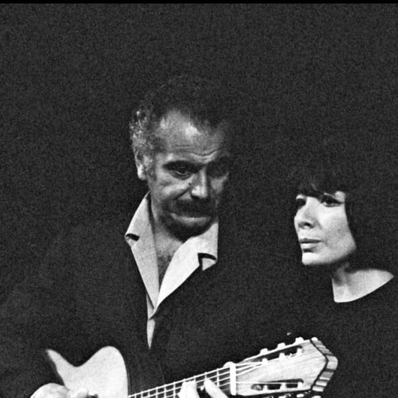 Georges Brassens et Juliette Gréco sur scène à Bobino en 1969.