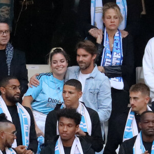 Sophie Tapie et les joueurs marseillais de cette saison - Cérémonie d'hommage à Bernard Tapie au stade Vélodrome à Marseille, le 7 octobre 2021. © Jacovides-Santini/Bestimage