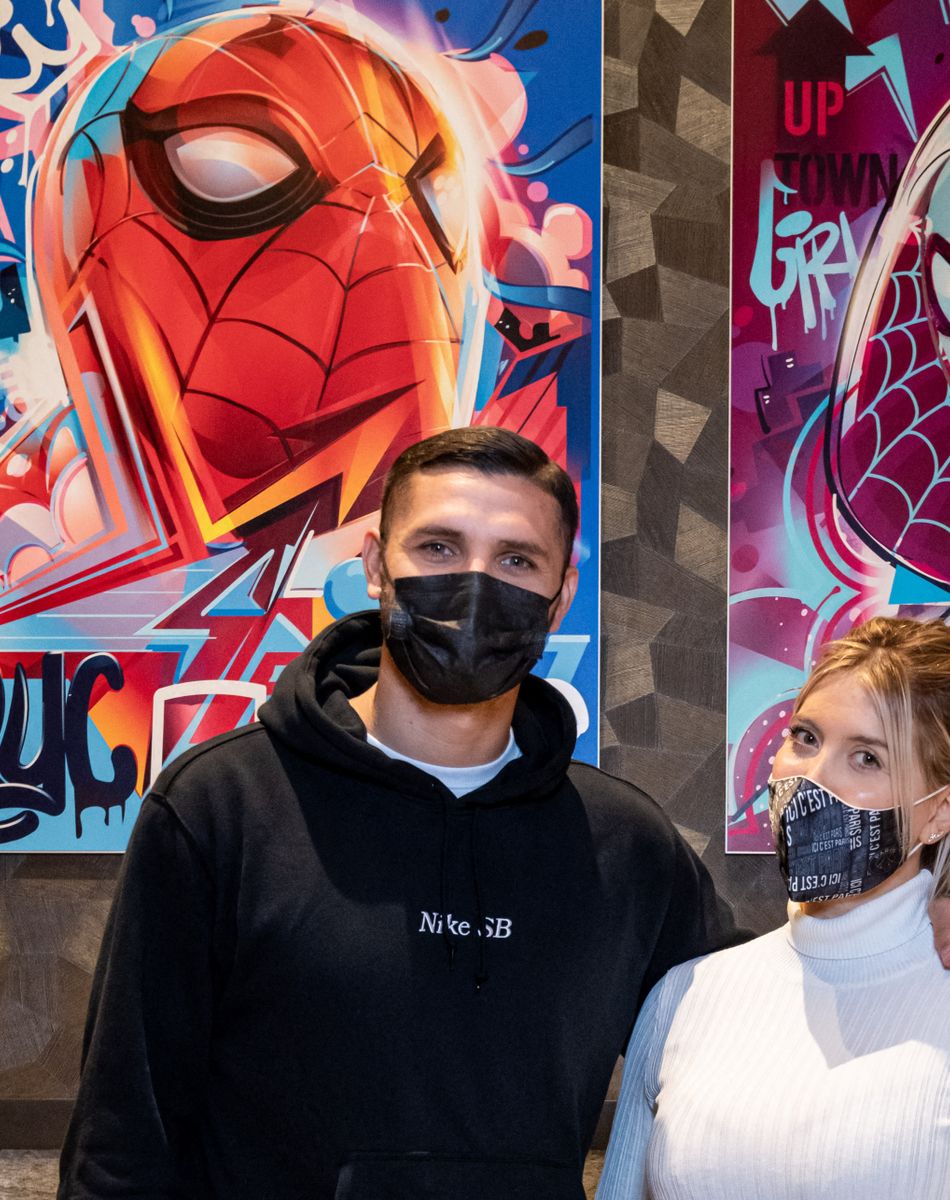 Mauro Icardi et sa femme Wanda Nara - Les Super Héros du sport font leur rentrée à Disneyland Paris en août 2021. © Sylvain Beche / Disneyland Paris via Bestimage