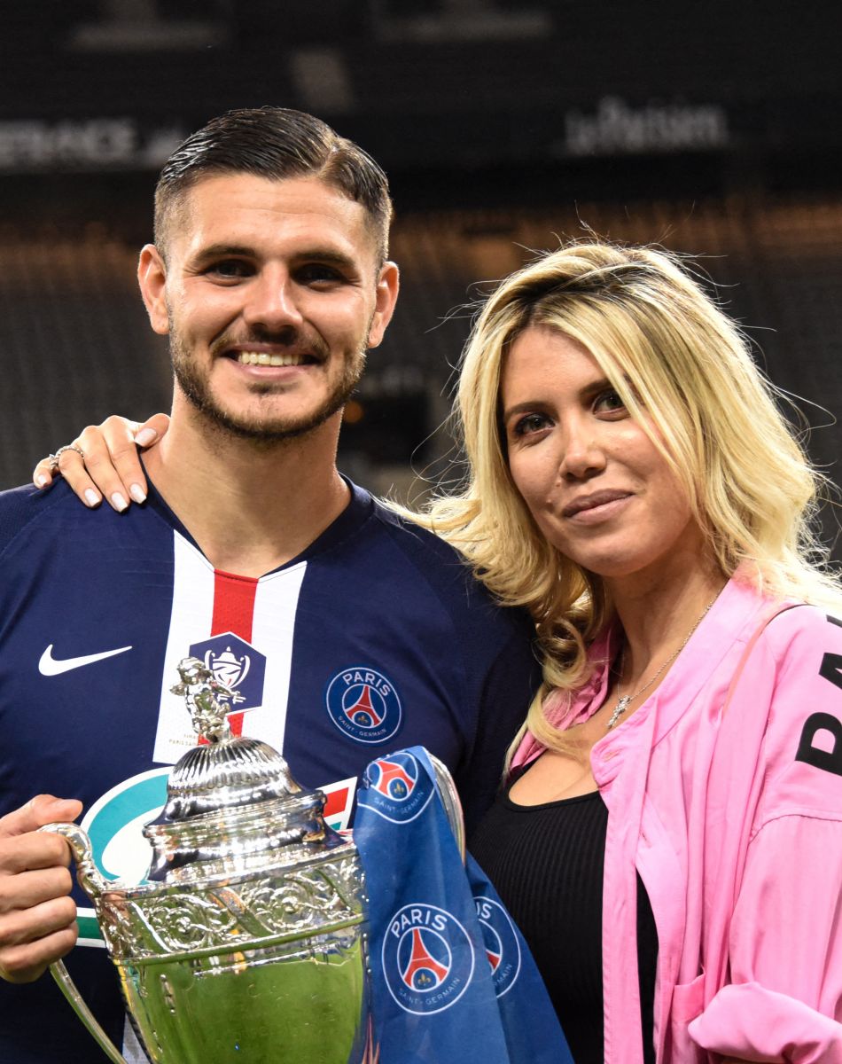 Mauro Icardi et sa femme Wanda Nara - Le Paris Saint Germain remporte la Coupe de France face à l'AS Saint Etienne au Stade de France à Saint-Denis le 24 juillet 2020. © Federico Pestellini/Panoramic/Bestimage
