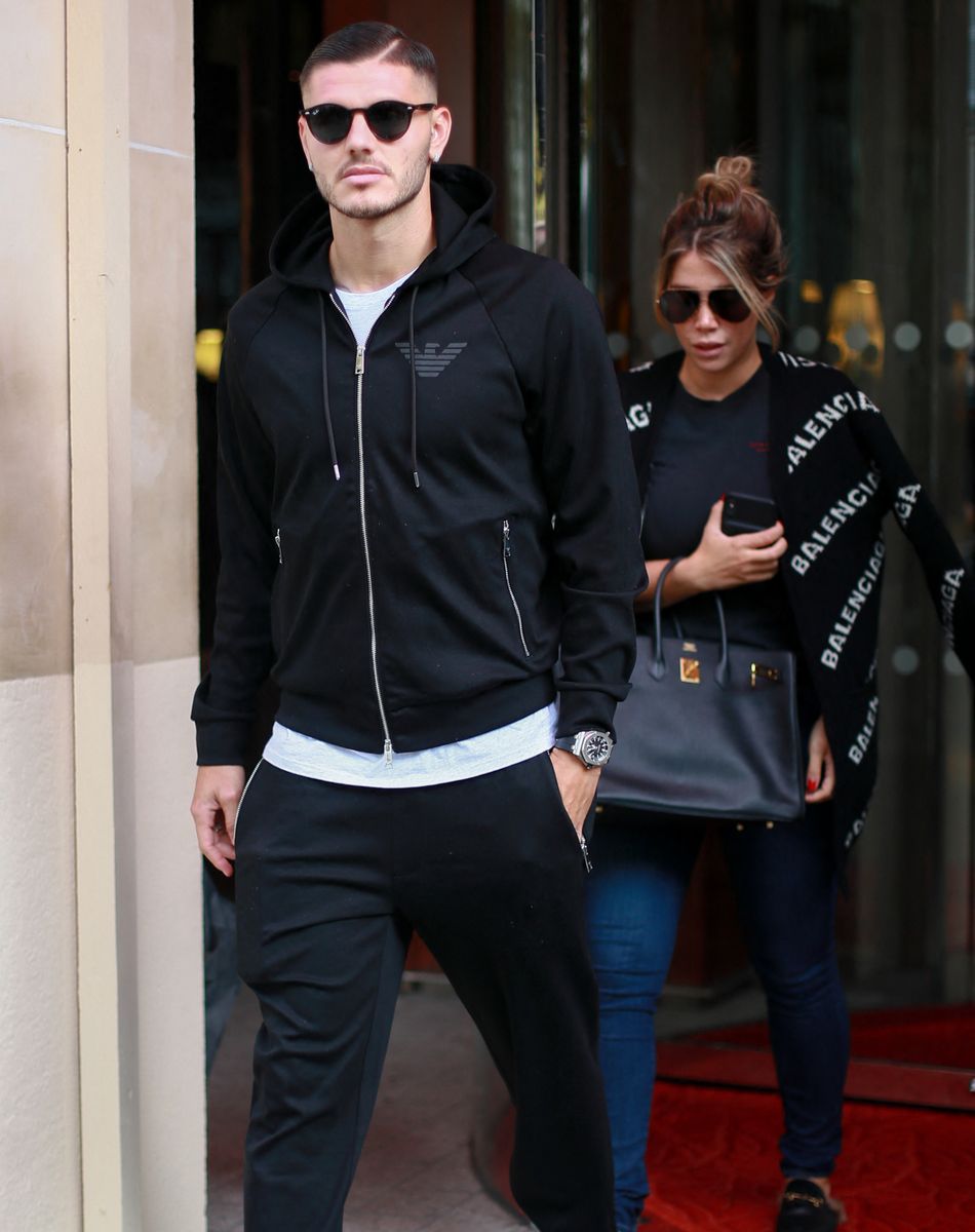 Mauro Icardi et sa femme Wanda Nara à la sortie de l'hôtel Royal Monceau à Paris pendant la fashion week PAP P/E 2020 le 26 septembre 2019