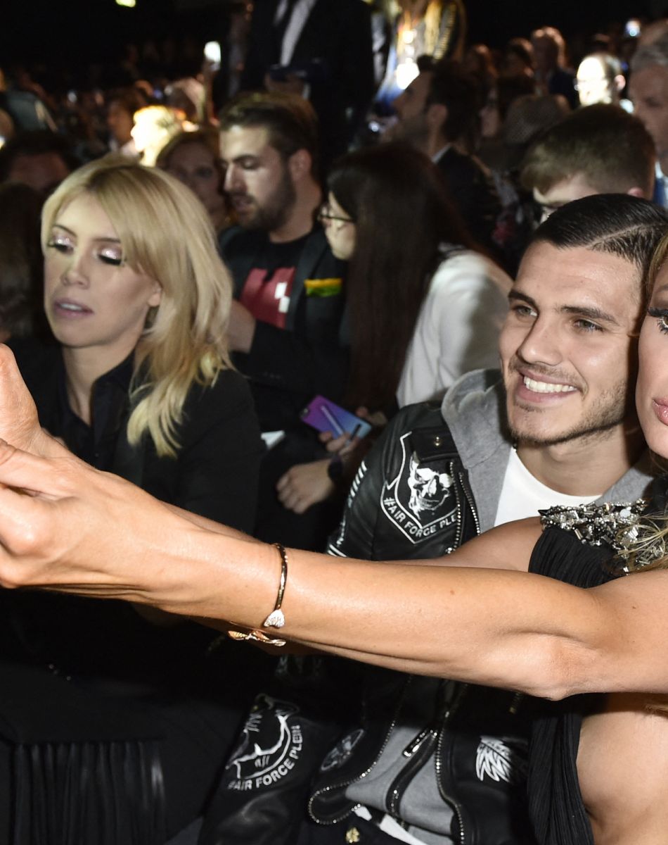 Wanda Nara, Mauro Icardi, Paris Hilton - People au défilé de mode hommes Philipp Plein collection prêt-à-porter Printemps-Eté 2017 à Milan, le 18 juin 2016.