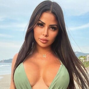 Maeva Ghennam en maillot de bain sur Instagram