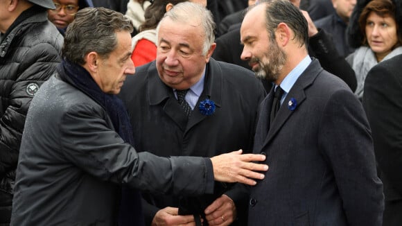 "Nicolas Sarkozy vous a frappé la poitrine ?" Fou rire d'Edouard Philippe en direct