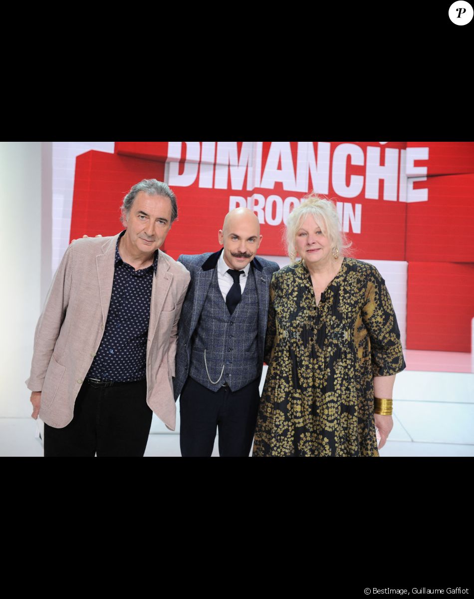 Exclusif - François Morel, Viktor Vincent et Yolande Moreau - - Enregistrement de l'émission "Vivement Dimanche prochain" au studio Gabriel, présentée par M. Drucker le 18 novembre 2021 pour une diffusion sur France 2 le 28/11/2021. © Guillaume Gaffiot/Bestimage
