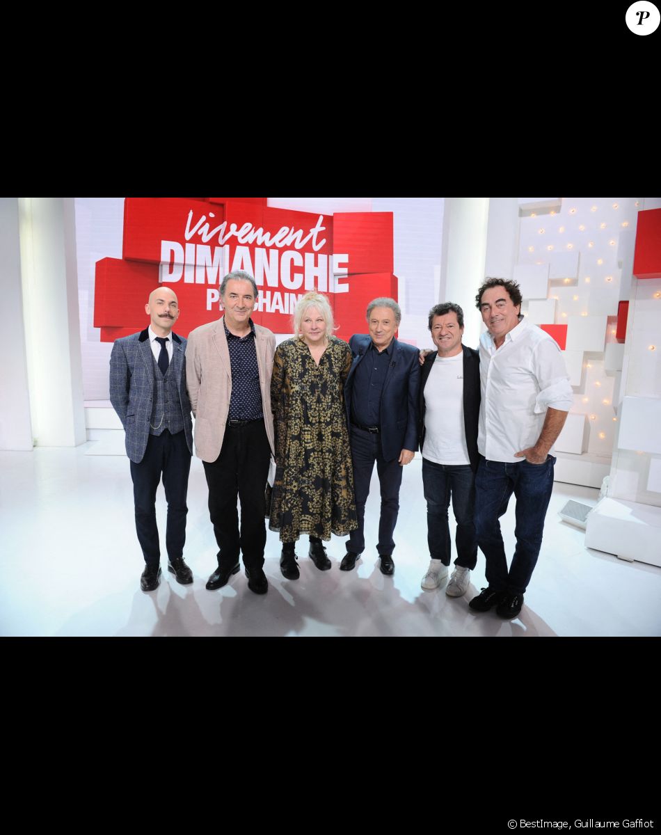 Exclusif - Viktor Vincent, François Morel, Yolande Moreau, Michel Drucker, Francis Ginibre et Eric Carrière (Les Chevaliers du fiel) - - Enregistrement de l'émission "Vivement Dimanche prochain" au studio Gabriel, présentée par M. Drucker le 18 novembre 2021 pour une diffusion sur France 2 le 28/11/2021. © Guillaume Gaffiot/Bestimage