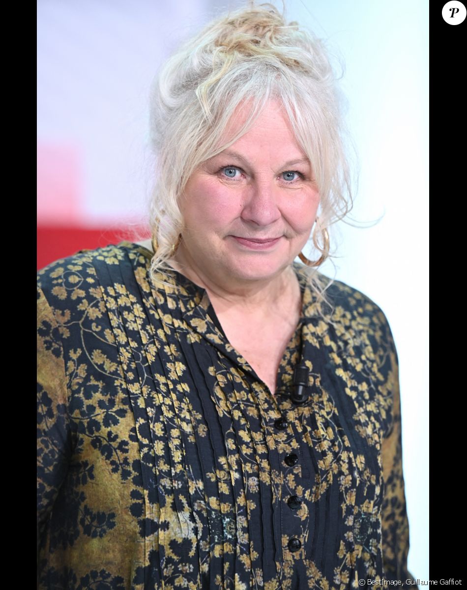Exclusif - Yolande Moreau - - Enregistrement de l'émission "Vivement Dimanche prochain" au studio Gabriel, présentée par M. Drucker le 18 novembre 2021 pour une diffusion sur France 2 le 28/11/2021. © Guillaume Gaffiot/Bestimage