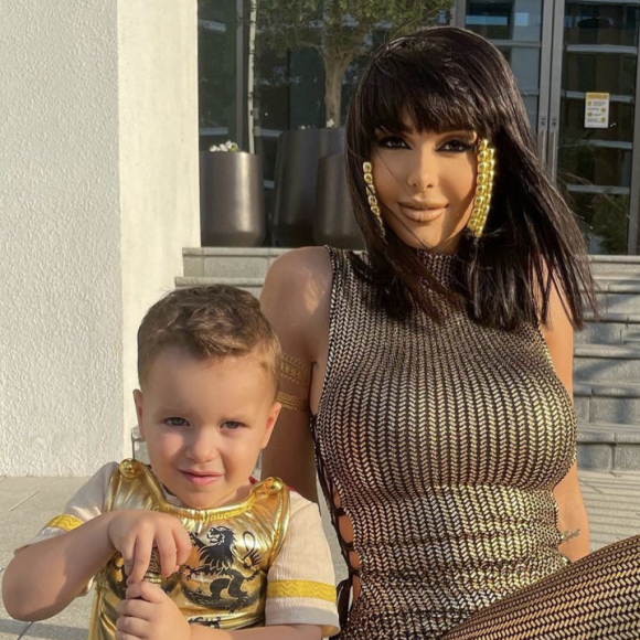 Nabilla et son fils Milann déguisés pour Halloween.