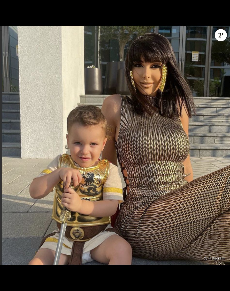 Nabilla et son fils Milann déguisés pour Halloween.