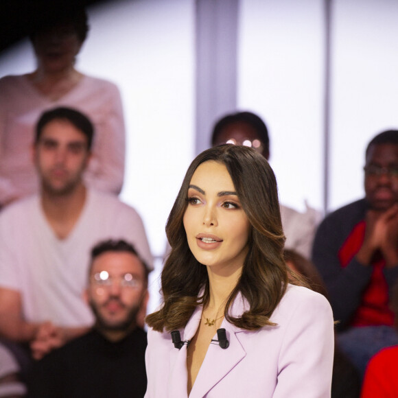 Exclusif - Nabilla Benattia-Vergara - Enregistrement de l'émission "Clique" présentée par M. Achour sur Canal Plus à Issy-les-Moulineaux le 31 janvier 2020. © Jack Tribeca/Bestimage