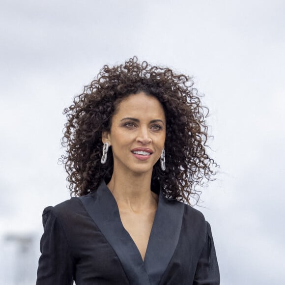 Noémie Lenoir lors du défilé de mode "Le Défilé L'Oreal Paris 2021" lors de la la Fashion Week printemps/été 2022 sur le parvis des droits de l'homme à Paris, France, le 3 octobre 2021. © Olivier Borde/Bestimage